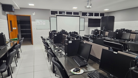 Laboratório Informática Cinza