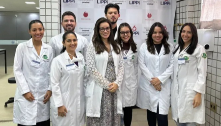 As aulas conduzidas por patologistas e uso de peças reais para aprofundar o conhecimento em anatomia patológica.